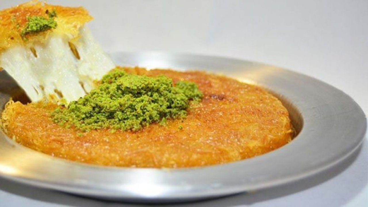 10 dakikada yap, afiyetle ye! Tavada künefe tarifiyle künefe yapmak çok kolay