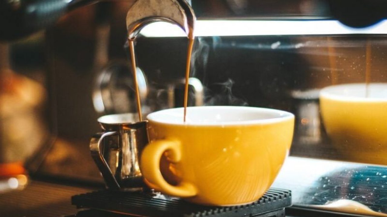 Çay ve kahve içerken su tüketmeyi unutmayın! Uzmanlar uyarıyor! Suyun yerini tutmaz...