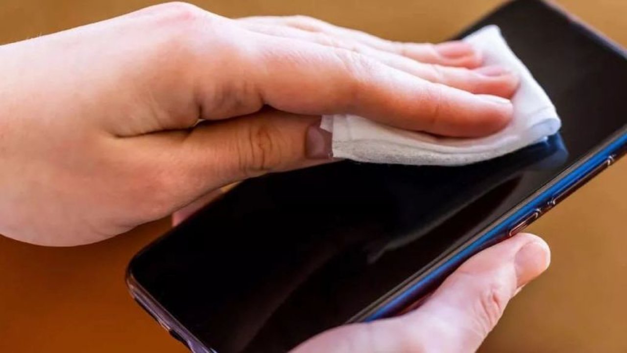 Akıllı cep telefonlarının ekran bakımı nasıl olmalıdır? Diş macunu ekranlarda ne işe yarıyor?
