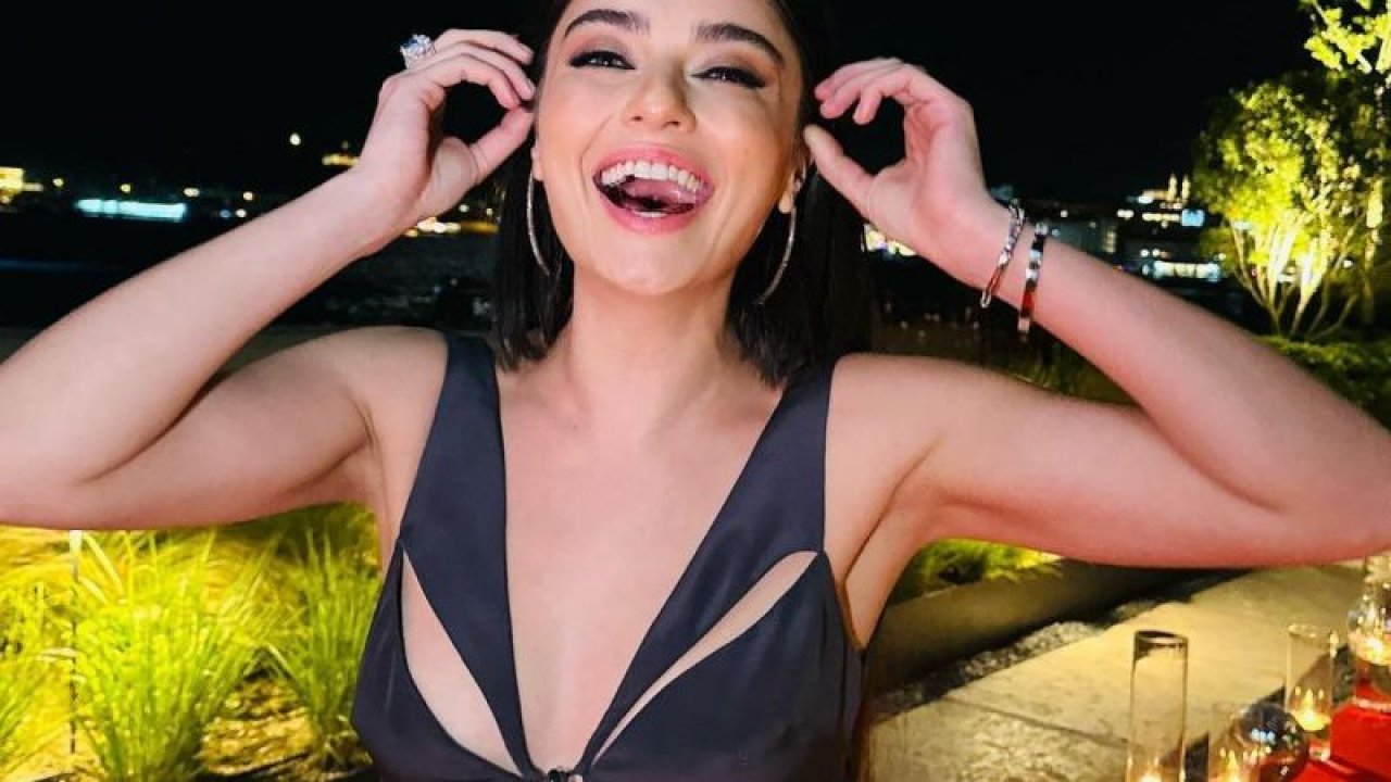 Ayça Ayşin Turan bir mini bir sutyen kameralar karşısına geçti! Sosyal medyadan “Of” sesi yükseldi!