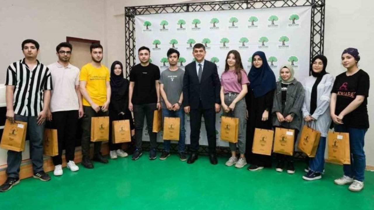 Şehitkamil'de deneme sınavında dereceye giren öğrenciler ödüllendirildi