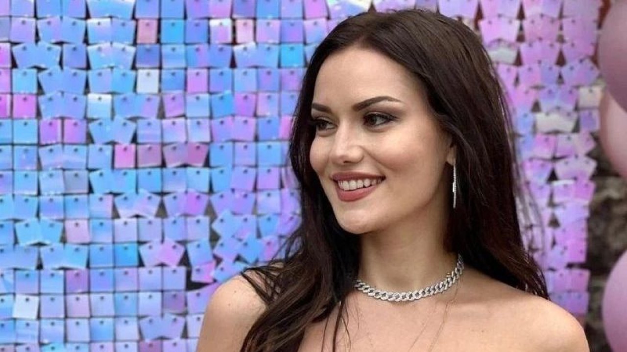 İki çocuk annesi olan Fahriye Evcen’den 37 yaş kutlaması! Ünlü isim doğum gününü villasının bahçesinde kutladı!