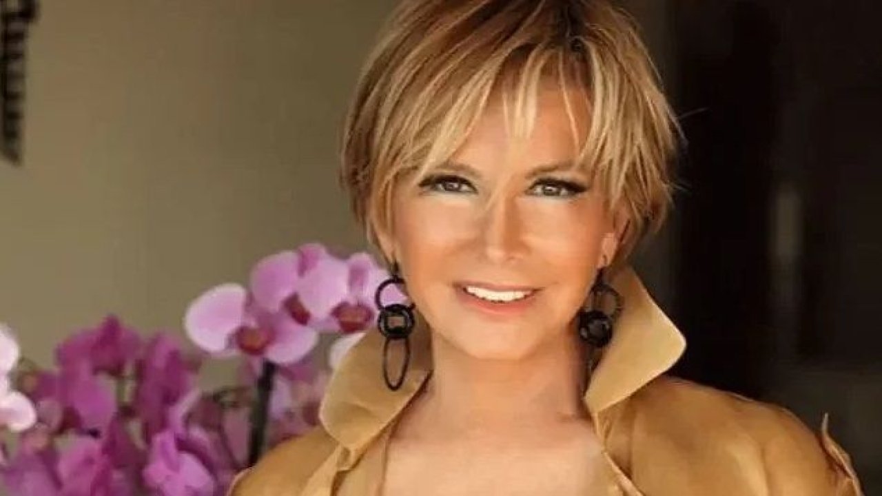 Filiz Akın'dan hayranlarını yıkan haber! Mesaj üstüne mesaj yağıyor