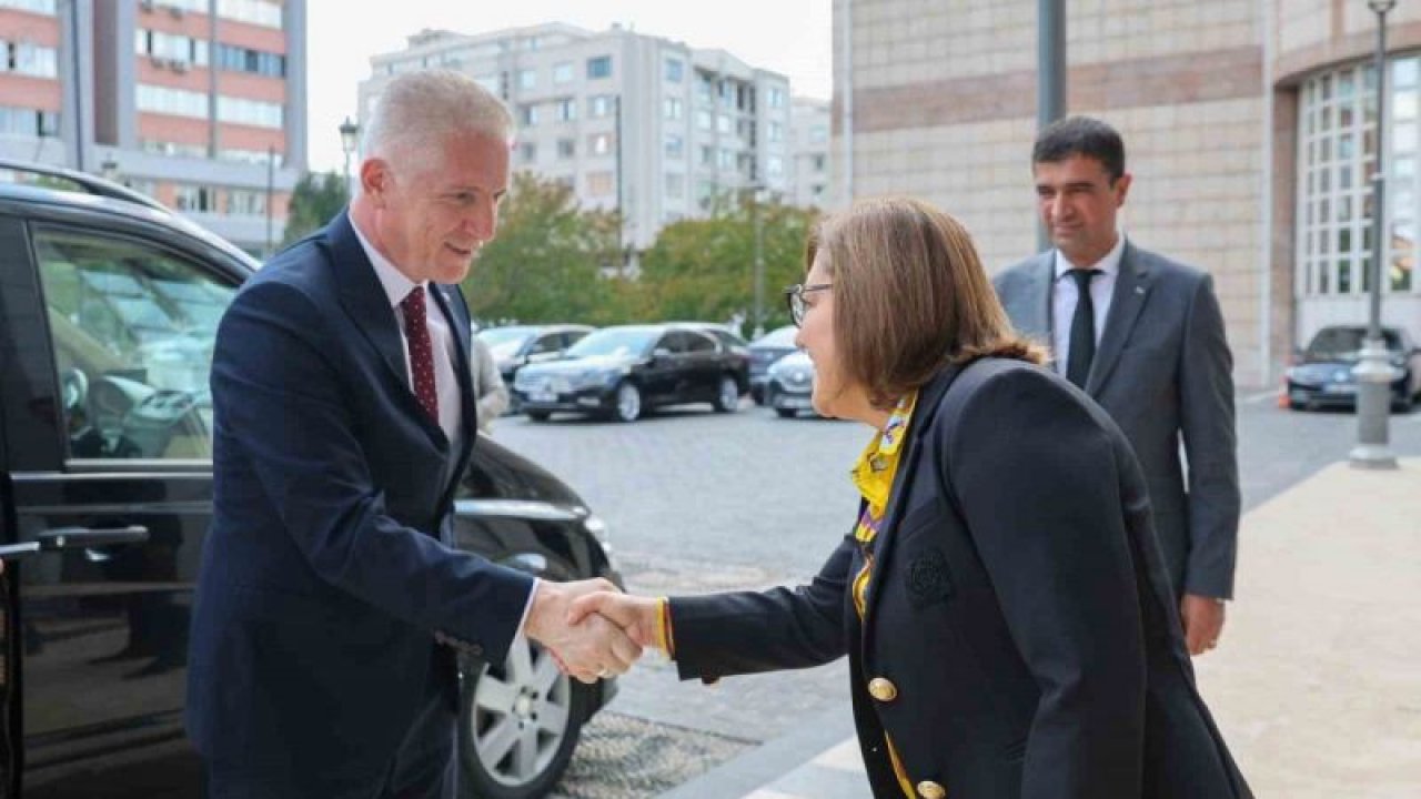 Gaziantep Eski Valisi, Yeni İstanbul Valisi Gül, Fatma Şahin’e veda ziyaretinde bulundu... VİDEO HABER