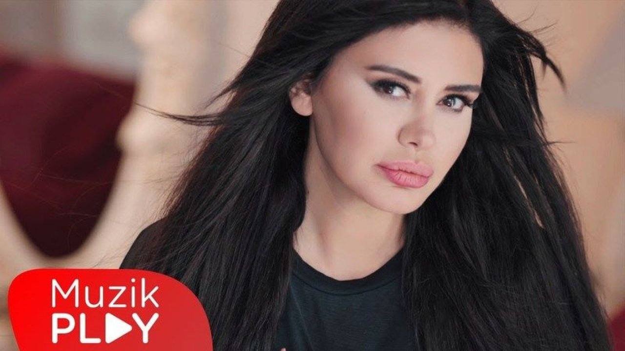 Ebru Polat'ın uçak pozu olay yarattı! Güzelliği ile nefes kesti!