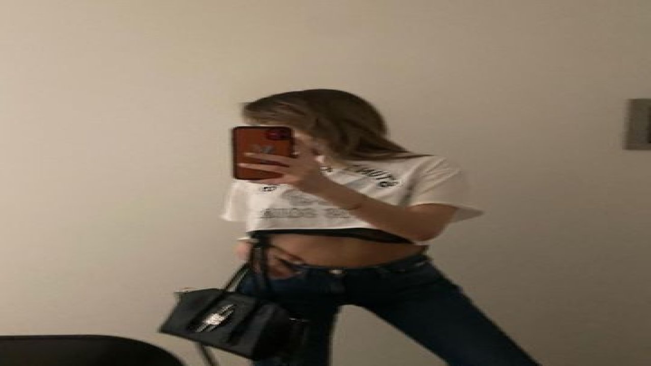 Mehmet Ali Erbil’in kızı Yasmin Erbil mini şortuyla göz doldurdu! Genç fenomenin yeni tarzı beğeni topladı