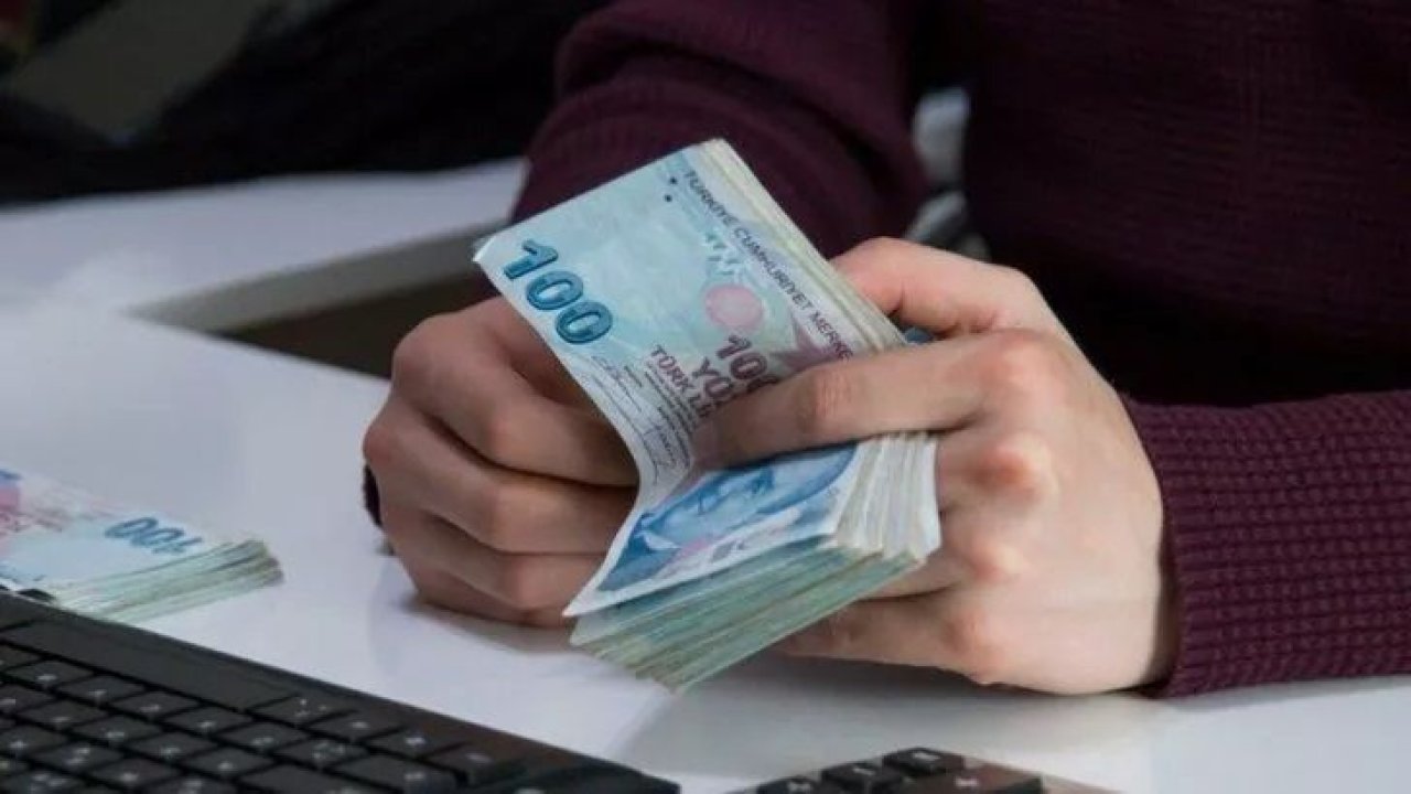 SGK emekli maaş ödemelerinde yeni rakamlar! 10.000 TL'yi buldu! Bayram öncesi başvuran emeklinin hesabına anında geçecek!