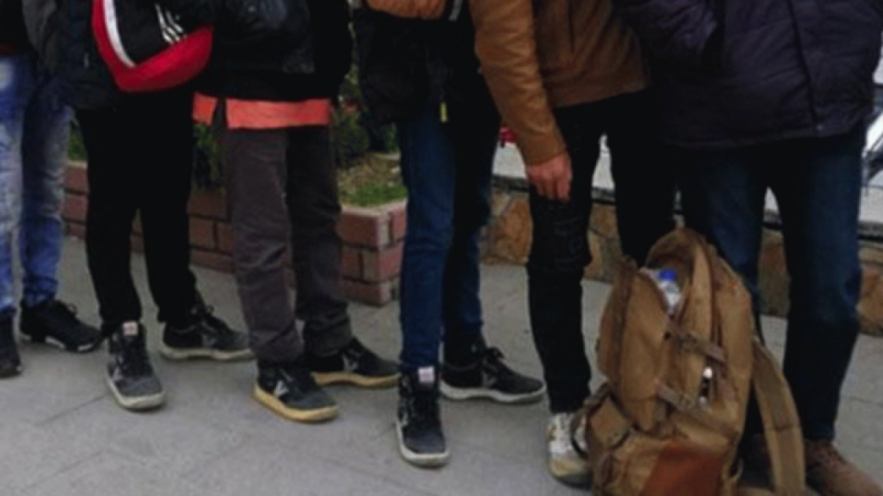 Gaziantep’te, yasa dışı yollarla ülkeye giriş yapan 17 yabancı uyruklu göçmen yakalandı