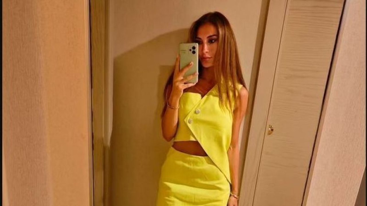 Merve Oflaz Siyah Bikinisiyle Kayalıklarda Poz Verdi! Güzel Oyuncunun Plaj Pozlarına Binlerce Beğeni Geldi