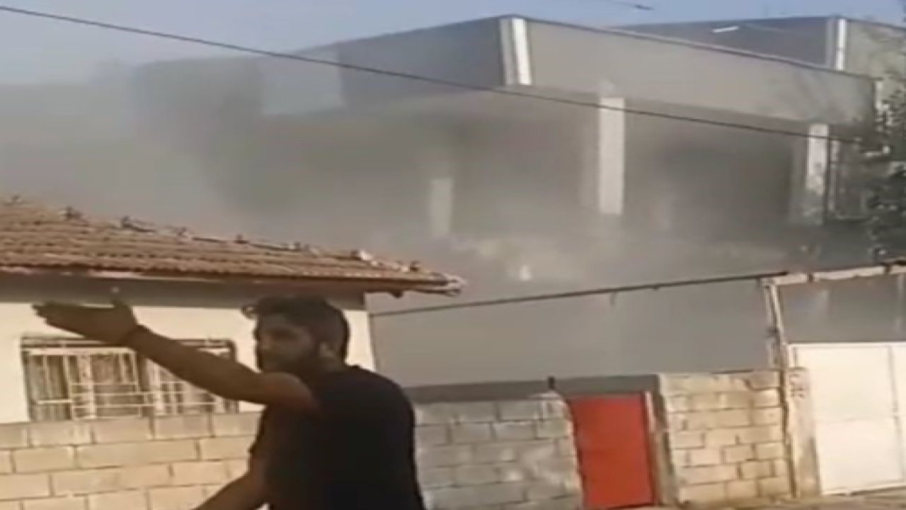 Hatay’da ağır hasarlı 3 katlı binanın zemin katı çöktü... O Anlar Kamerada