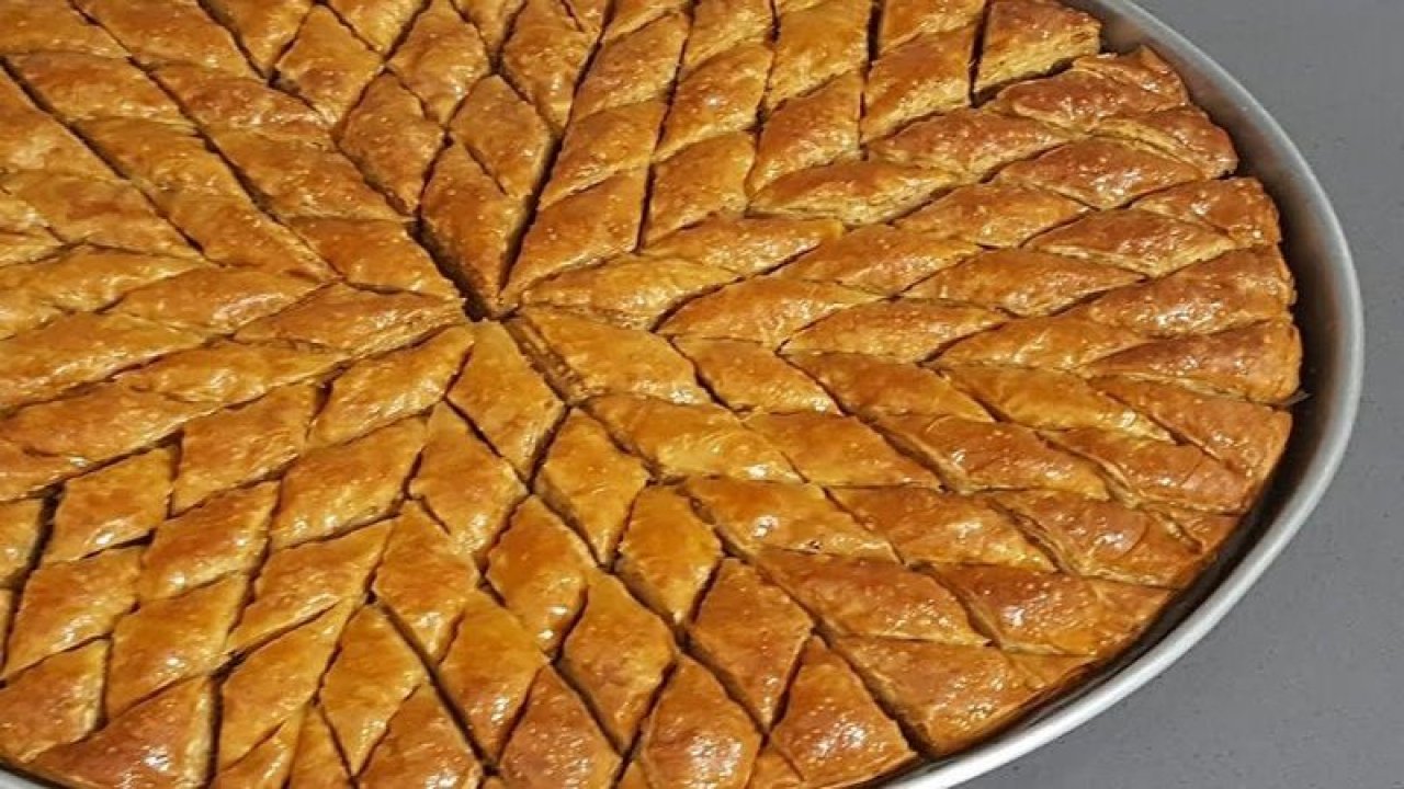 Bu tarif aklınızı başınızdan alabilir! Yalancı baklavanın yapılışı