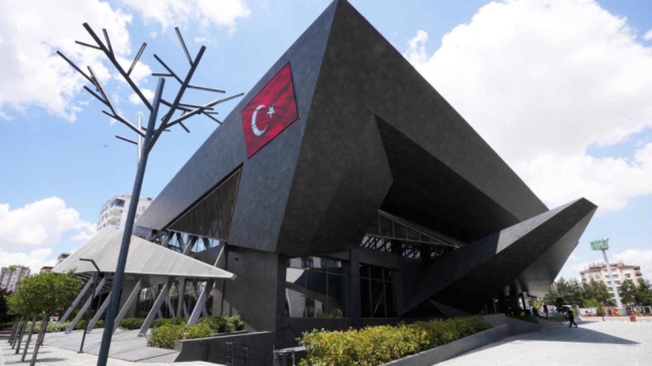 Şehitkamil'e Sanat Güneşi... Devlet Tiyatroları Şehitkamil Sahnesi Göz Kamaştırıyor