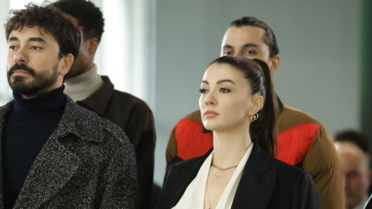 Kraliçe’nin Deniz’i Burcu Özberk İtalya sahilini dile getirdi! Fit vücudu ile kendine hayran bıraktı!