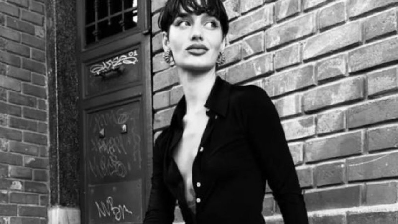 Oyuncu Gülcan Arslan gömleğinin düğmelerini çözdü! İç çamaşırsız ateşli kareleri içinde alev aldı!