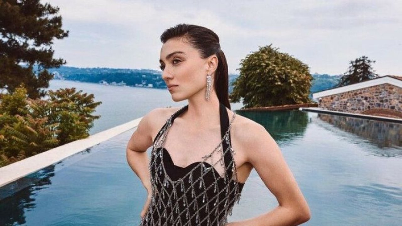 Merve Dizdar yürekleri hoplattı! Bikinisiyle verdiği poz olay oldu...