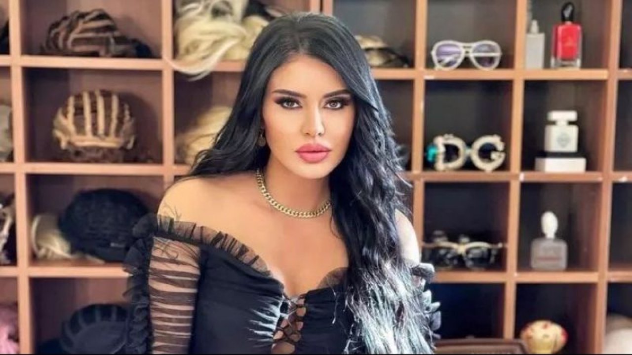 Ebru Polat'ın havuz tarzı nefes kesti: İnce ipli bikini altı, olay yarattı!