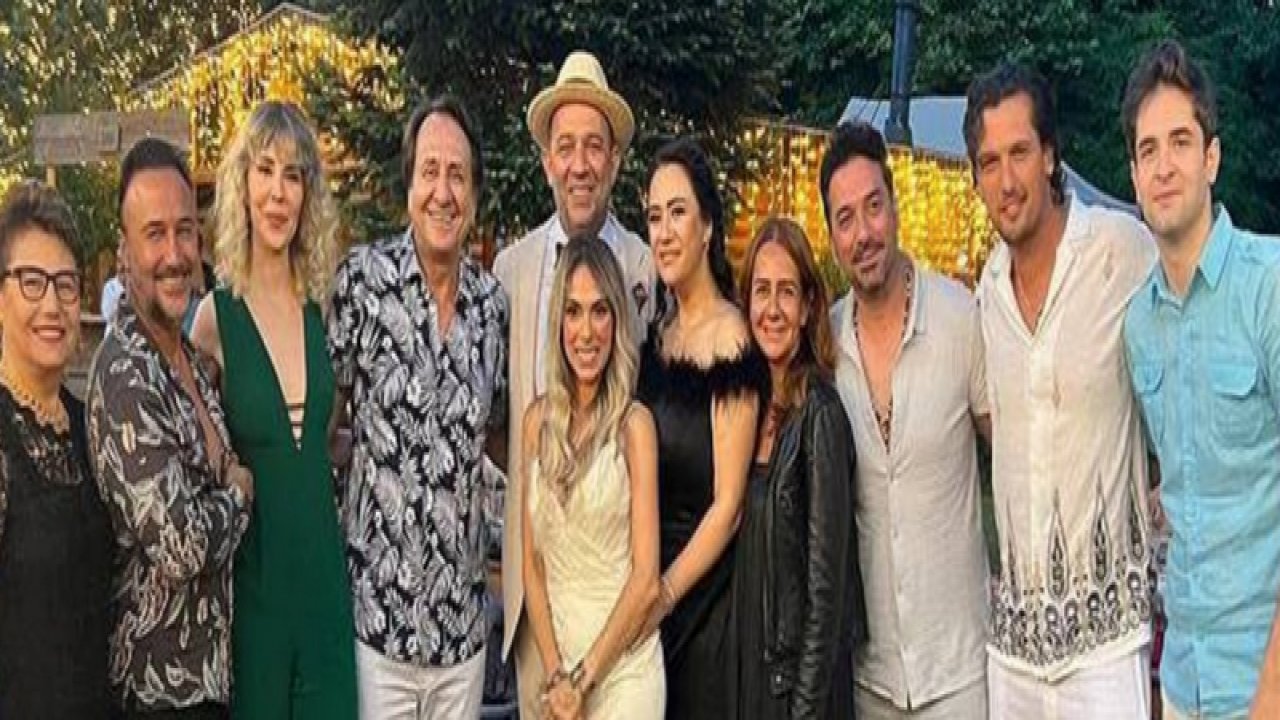 Arka Sokaklar'ın Mesut'u Şevket Çoruh, 5 Yıllık Eşiyle Temsili Düğün Yaptı! Nikahı Müjdat Gezen Kıydı...