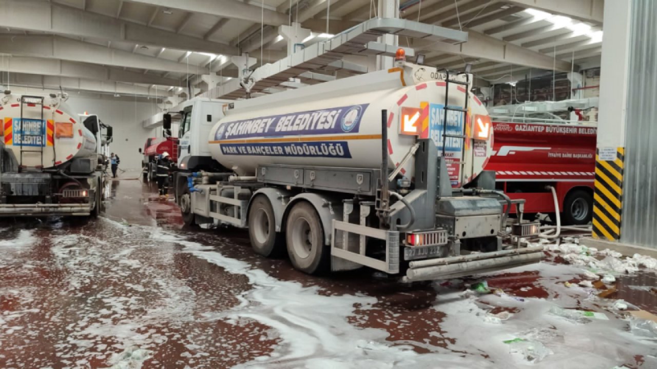 Şahinbey Belediyesi'nden Gaziantep 5.OSB'de çıkan dev fabrika yangınına destek