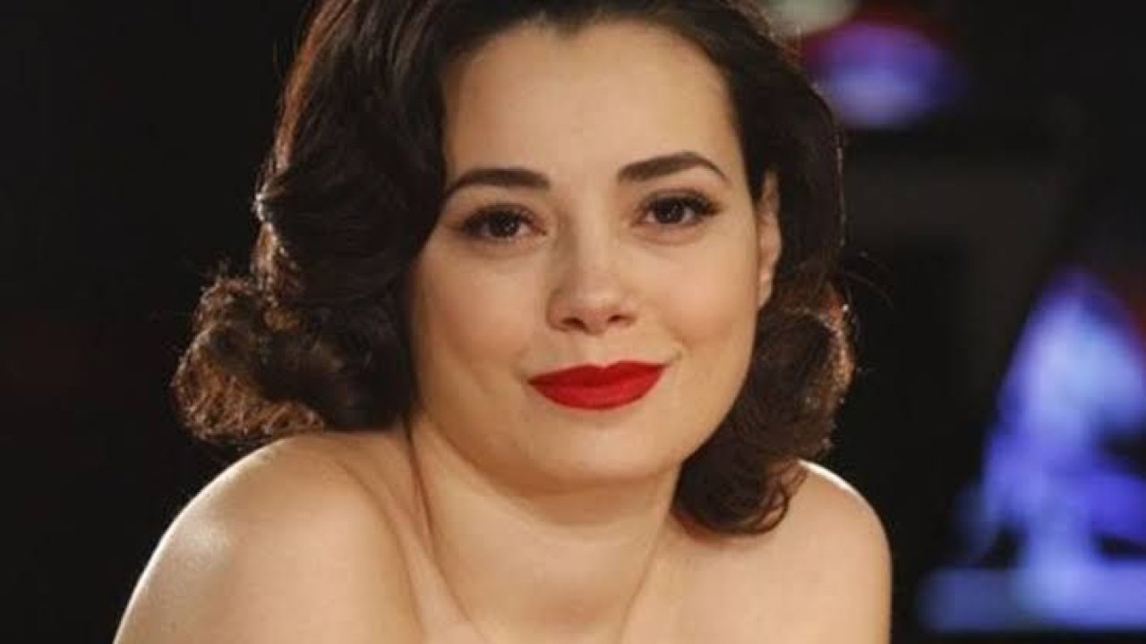 Polat Alemdar’ın sevgilisi Elif geri döndü! Özgü Namal’ın 10 yıl sonraki ilk set partneri belli oldu!