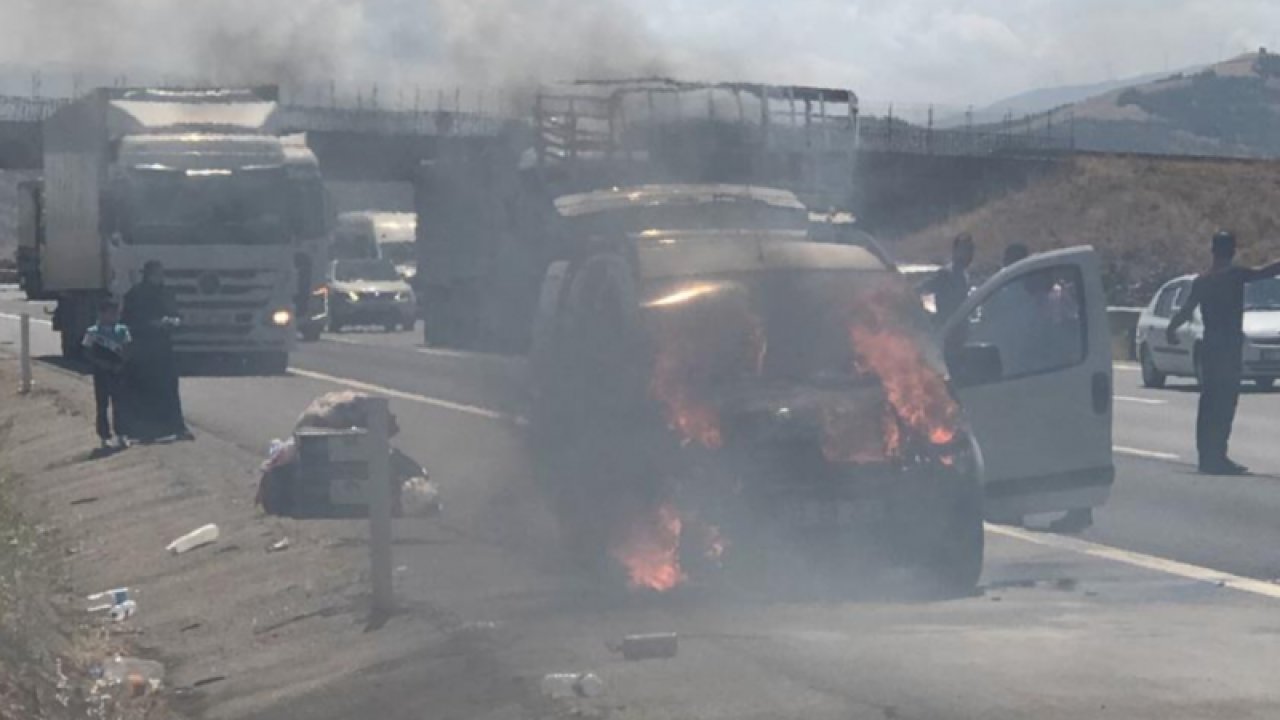 Gaziantep Otobanı'nda Yangın! Otobanda alev alan kamyonetten son anda kurtuldular... Trafik Kilitlendi! İşte O Anlar
