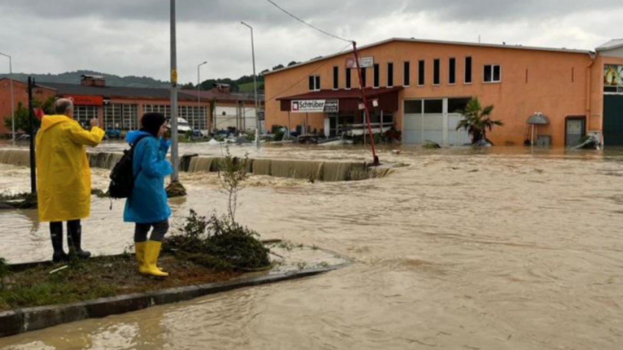 SEL FELAKETİ! Bartın'da mahsur kalan 70 kişi helikopterle kurtarılıyor... Adalet BAKANI TUNÇ VE İÇİŞLERİ BAKANI YERLİKAYA BÖLGEDE