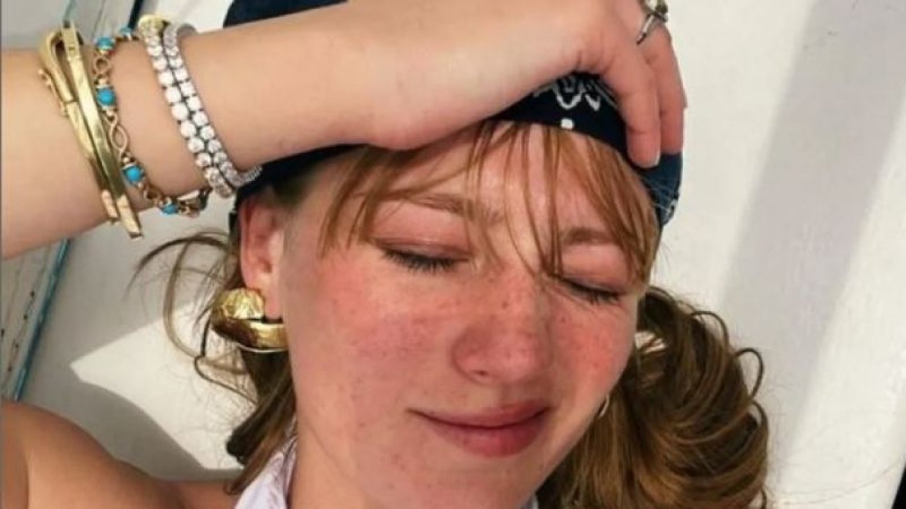 Doğaya kaçan Gizem Karaca bikinili pozları ile mest etti! “Dergi çekimi gibi…”