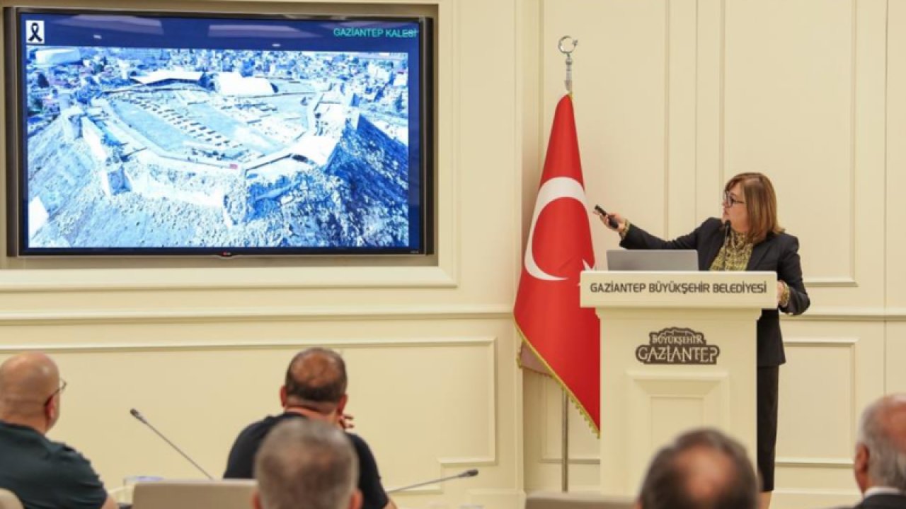 Gaziantep'te Depremde 2 İLÇESİNİ NERDEYSE KAYBETTİ! Fatma ŞAHİN SON DURUMU AÇIKLADI... ŞAHİN DEPREMİN 'şümul'ü üzerinde durdu