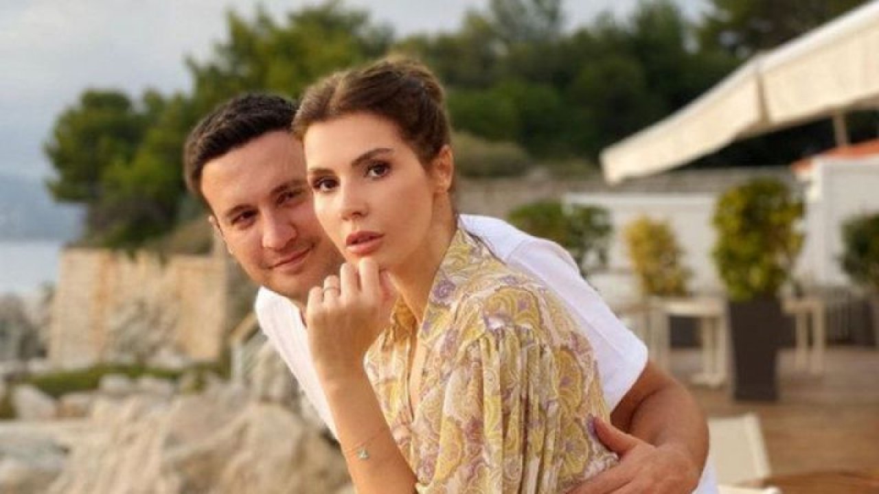 Hatice Şendil’den Cilt Bakımı Tüyoları! Pürüzsüz ve Genç Bir Cilt İçin Sadece Bunu Yapıyormuş!