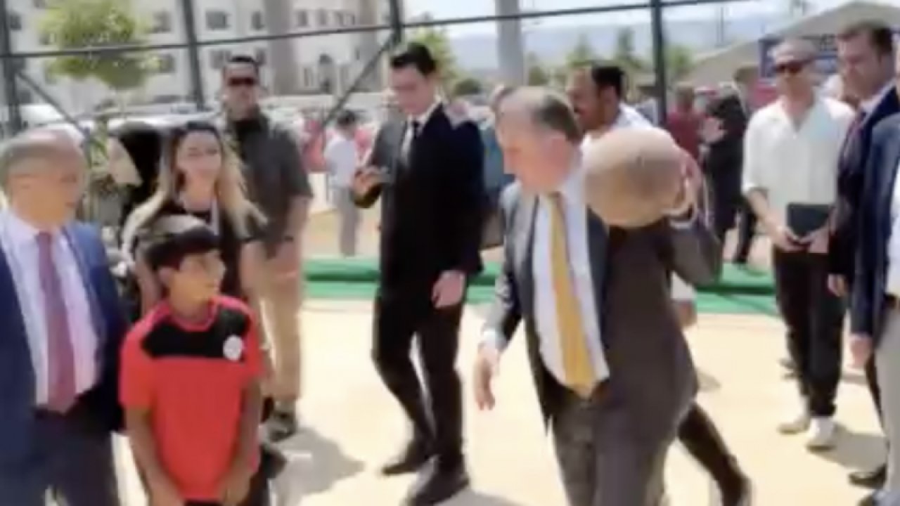Bakan Bak, Gaziantep'te depremzede çocuklarla basketbol oynadı