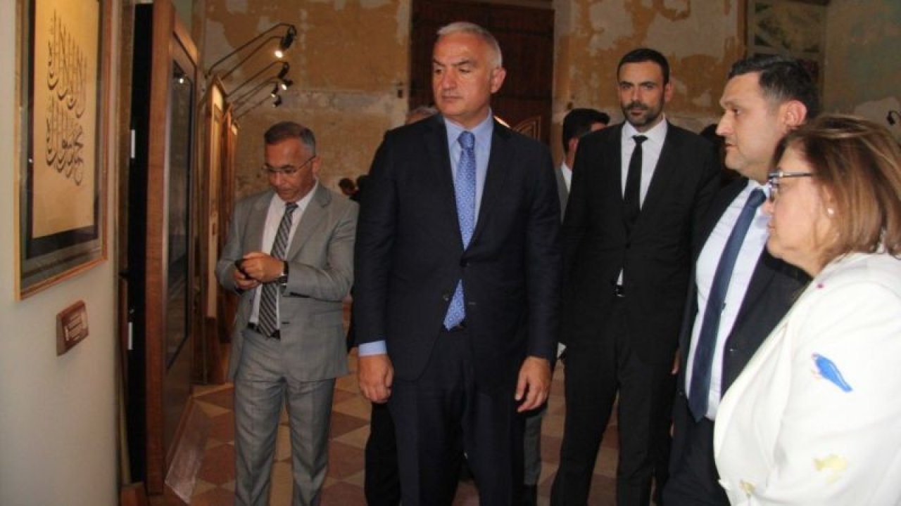 Kültür ve Turizm Bakanı Ersoy, Gaziantep'te Kelime-i Tevhid Hat Sergisi'ni gezdi