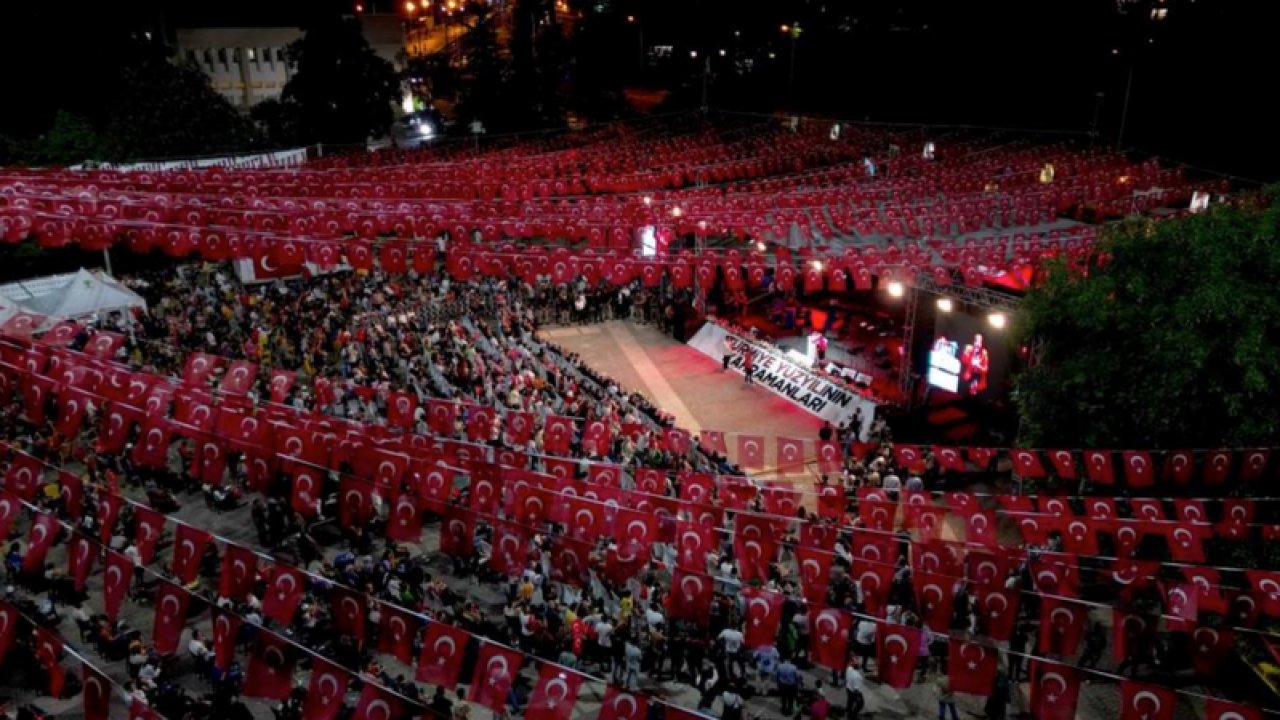 Gazi şehir, 15 Temmuz’da yine tek yürek oldu, Demokrasi Meydanı’nı doldurdu