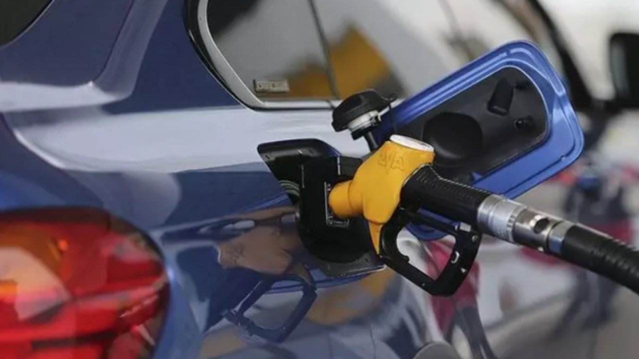POMPA FİYATI 6 LİRA ARTTI! Hazine ve Maliye Bakanlığından zam açıklaması: 'Yunanistan'da benzin 2,057 dolar, motorin 1,861 dolar iken vergi artışları sonrası ülkemizde benzin 1,303 dolar, motorin ise 1,239 dolardır