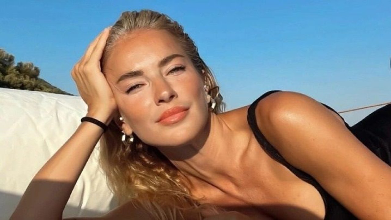 Burcu Esmersoy herkesi şaşkına çevirdi. Giydiği kıyafetin fiyatını duyan kulaklarına inanamıyor...