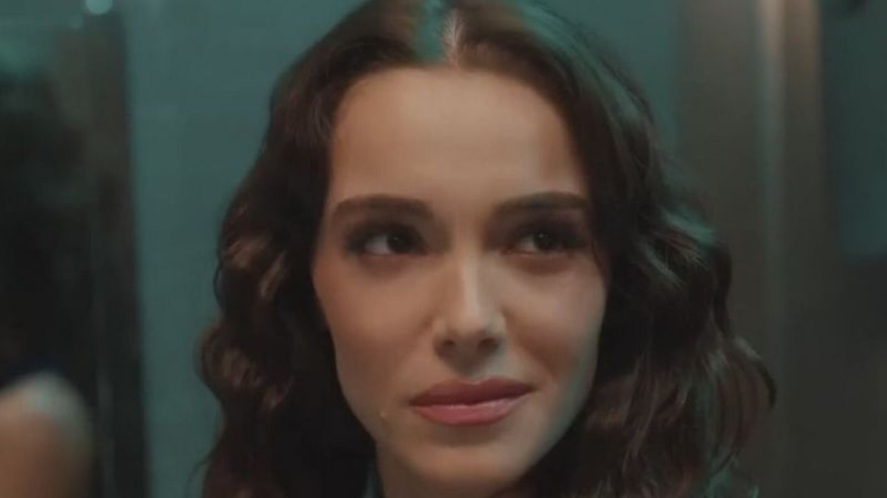 Ekrandaki öpücüklerin rakipsiz maestrosu Kerem Bürsin’den ateşli sahne! Hafsanur Sancaktutan'la öpüşme sahne olay oldu!