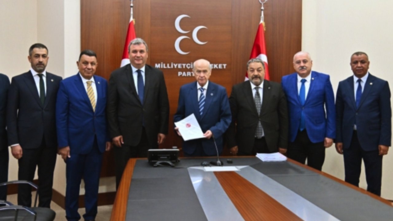 MHP Gaziantep Milletvekili Sermet Atay Ve "MHP Deprem Bölgesi İnceleme Heyeti" Deprem Raporunu, MHP Lideri Devlet Bahçeli’ye sundu