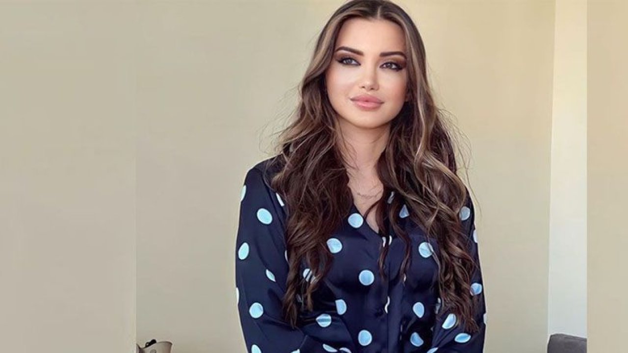 Esra Ezmeci'nin soru- cevap etkinliğinde şaşırtan paylaşım: “Cinsel organı 20 gündür eğri!”