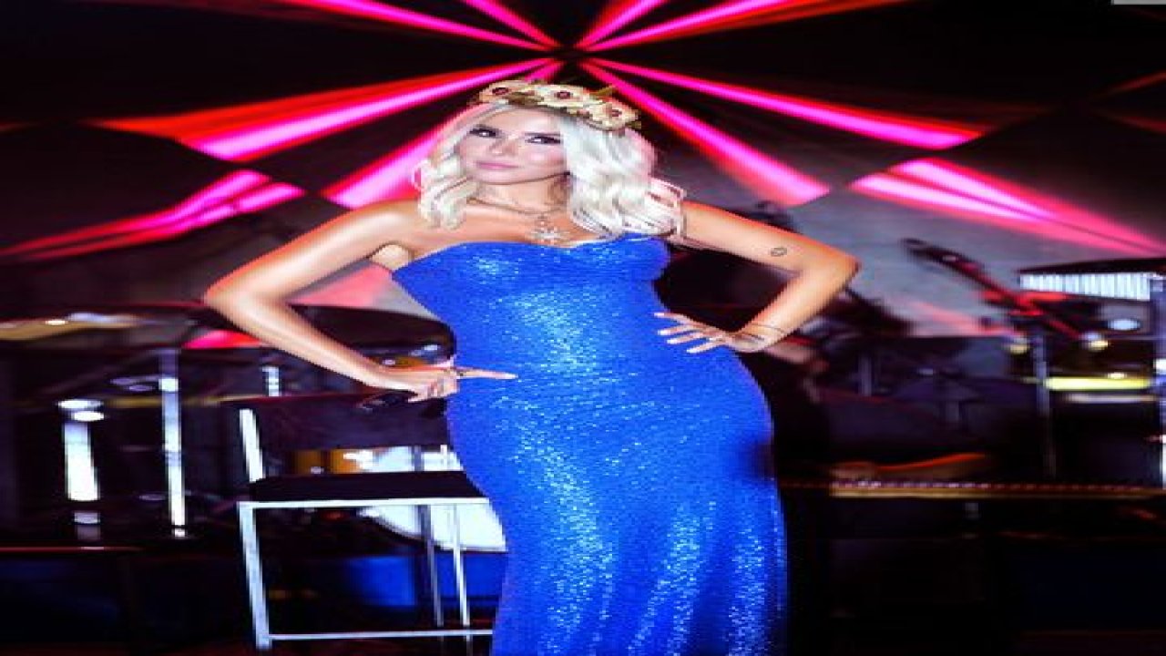 Gülben Ergen “Barbie” modasına uydu... Yerli Barbie Dedirtecek Kıyafetiyle! 'BARBİE' benim dedirtti