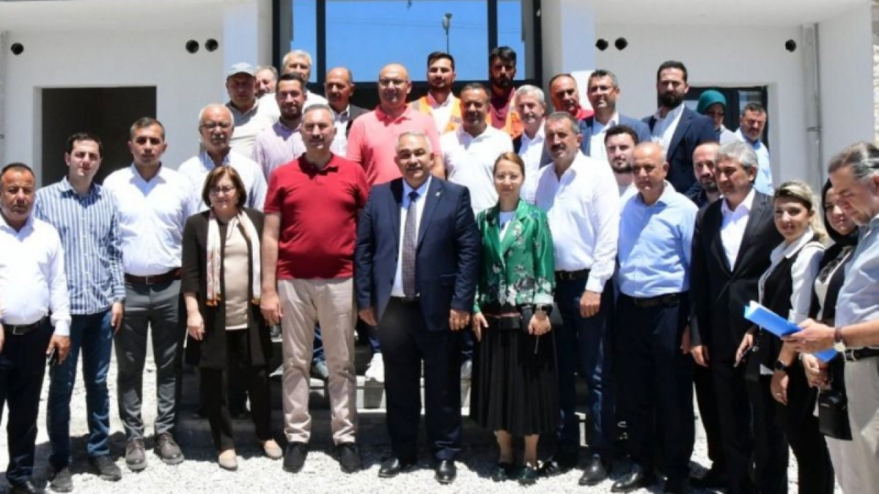 Gaziantep'te Depremzedelere MÜJDE! Abdulhamit GÜL: “Deprem konutlarımız hızla yükseliyor. En kısa sürede depremzede kardeşlerimizi sıcak yuvalarına yerleştireceğiz”