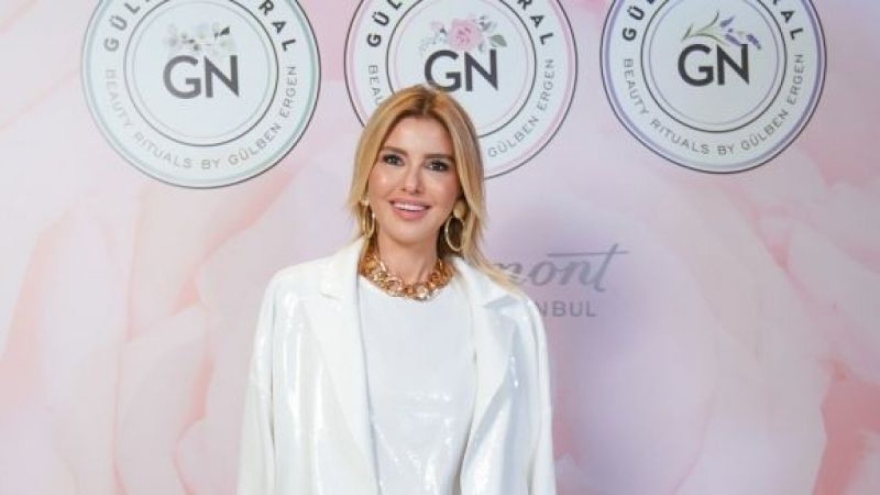 Gülben Ergen’in hikayesi herkesi şoke etti! Kimse bir anlam veremedi! Çiçekli mayosu ile yaptığı paylaşımına iltifat yağdı! “Taş gibisin!”