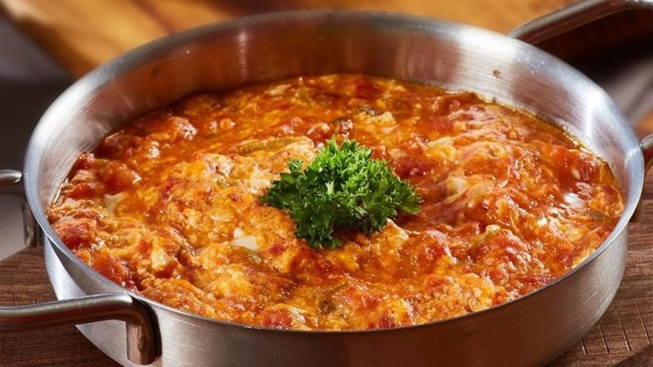 Antep Usulü Damak çatlatan menemen tarifi meğer böyleymiş. Birçok aşçı bu sırrı herkesten gizlemişti