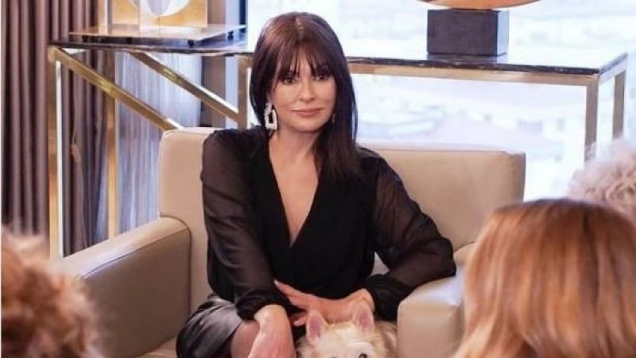 Çalıkuşu’nun Feride’si beyaz bikinisi ile yıllara meydan okudu! 60’lık Aydan Şener genç kızlara taş çıkardı!