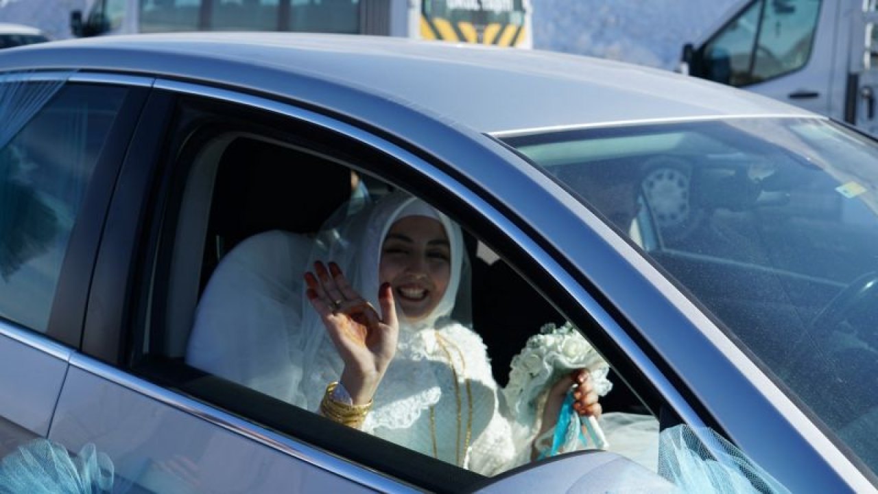 Yedikuyular'da Gaziantepli gelin damat sürprizi!