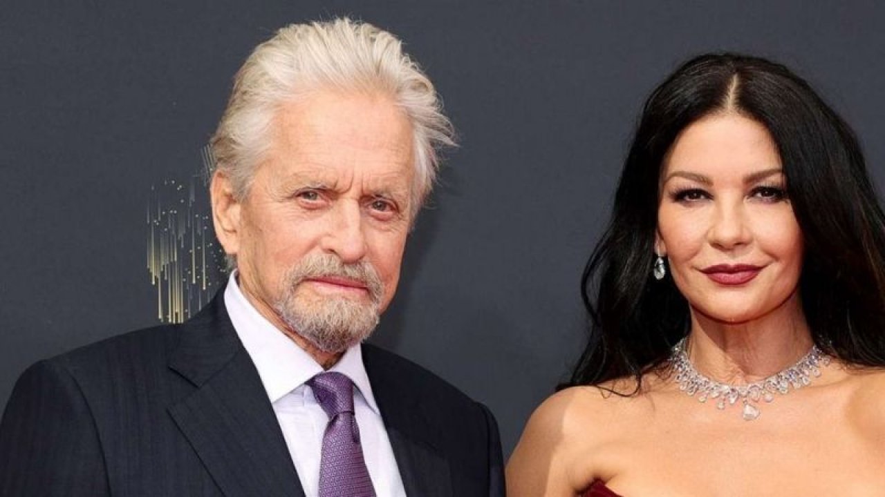 Catherine Zeta Jones’ın son paylaşımı beğeni rekoru kırdı! Jones sonunda sırrını açıkladı! 53 yaşında nasıl bu kadar güzel bir vücudu var?
