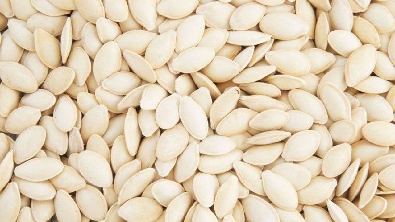 Faydaları saymakla bitmiyor peki ya zararları? Kabak çekirdeğini bu şekilde yiyenler zehirleniyor!