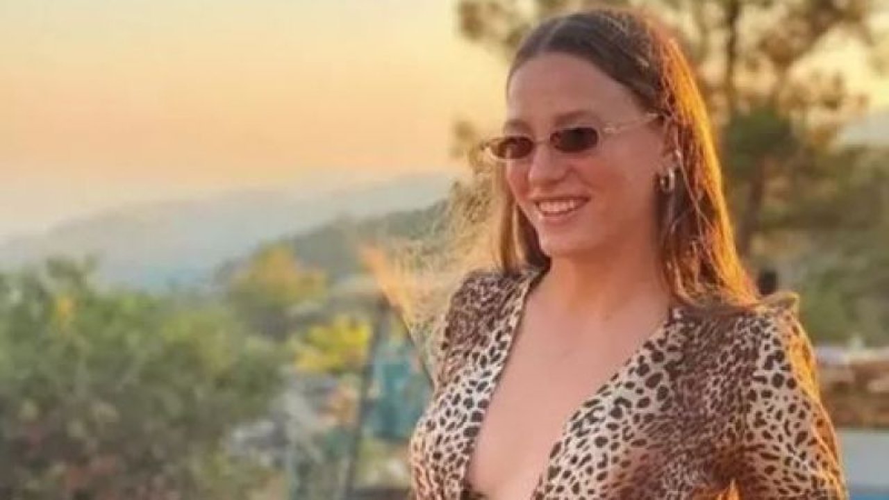 Serenay Sarıkaya yaz sıcağından bunaldı, pantolunu sıyırdı! Sosyal medya yıkıldı! “Bu poz ne demek acaba?”