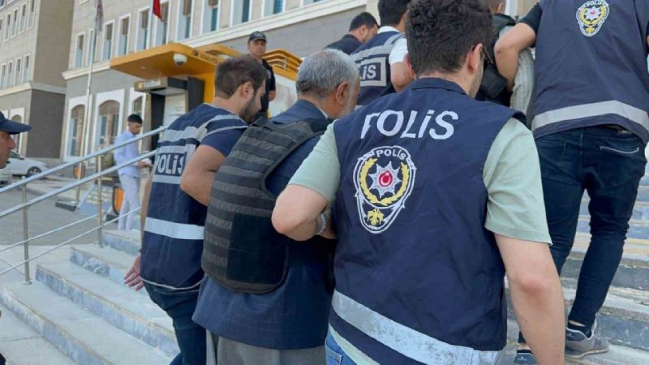 1992 yılında 16 kişinin öldürüldüğü olayda 5 kez müebbet cezası olan 2 kişi yakalandı