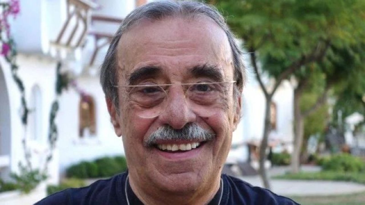 Yedi Bela Hüsnü’nün Düzenbaz Cemal’i Şevket Altuğ’un 52 yıllık eşi de ünlü çıktı! Meğer Süt Kardeşler dizisinde…