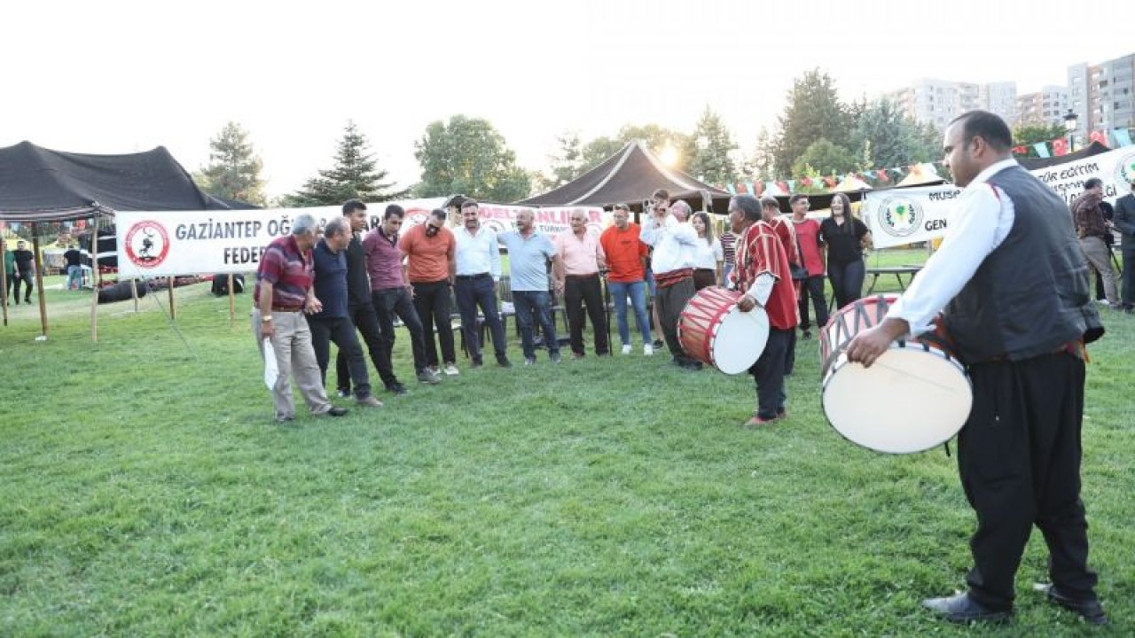Gaziantep'te düzenlenen hemşehri dernekleri festivali renkli görüntülerle başladı