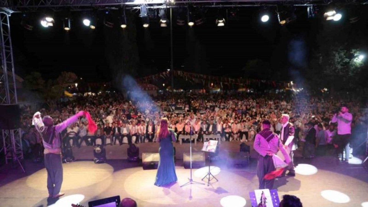 Gaziantep’te Hemşehriler Derneği Festivalinde Şanlıurfa standına yoğun ilgi...  Şanlıurfa Büyükşehir Belediye Başkanı Zeynel Abidin Beyazgül'den Teşekkür