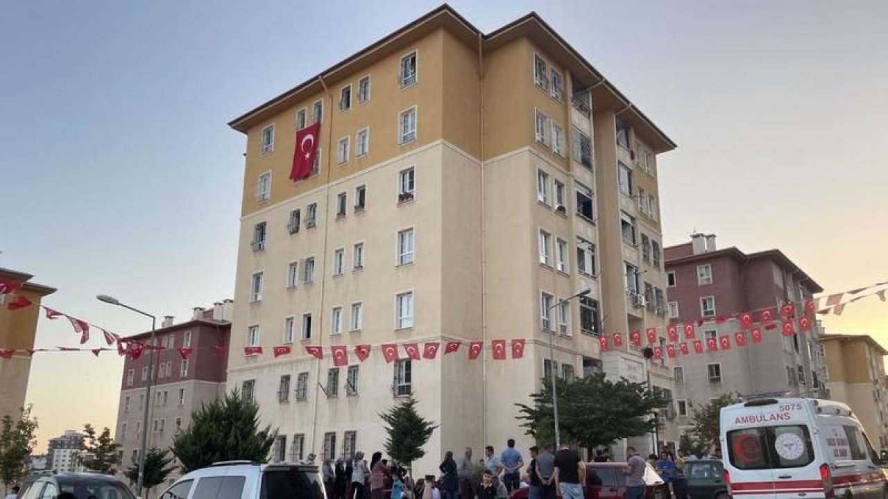 GAZİANTEP'DE ŞEHİT EVİNİN YANINDA DÜĞÜN!